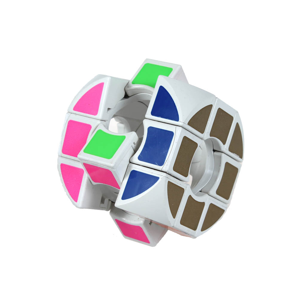 Кубик- головоломка с круглым отверстием в центре. Продаются комплектом 6 шт, цена за 1 шт